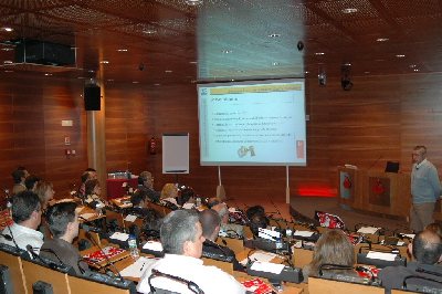 Veinte universidades espaolas analizan la potenciacin de la tarjeta universitaria inteligente de Santander Universidades