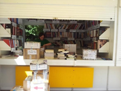 Recogiendo la caseta de la UNE en la Feria del Libro de Madrid