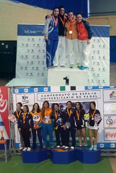 Representantes de la UCO en el podium