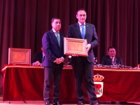 La Universidad de Crdoba recibe el reconocimiento 'Blanco y Verde', concedido por la entidad local de Encinarejo