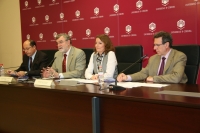 El rector y la presidenta del Consejo Social exponen las lneas de actuacin presupuestaria y de responsabilidad social para el ao 2011 