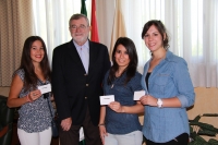 Tres alumnas de Ciencias de la Educacin, ganadoras del concurso fotogrfico para incentivar la participacin en las elecciones de la UCO