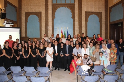 Foto de familia del acto celebrado en la Sala Mudjar del Rectorado