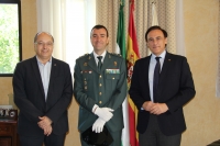De izquierda a derecha, el vicerrector de Coordinación Institucional e Infraestructuras, Antonio Cubero, el teniente coronel Carretero Lucena y el rector José Carlos Gómez Villamandos