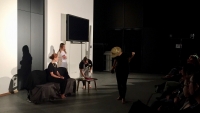 Un momento de la representación en Luxemburgo de la obra del Grupo de Teatro de la UCO