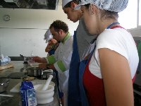 Los alumnos de los Seminarios de Lucena descubren la cocina tradicional andaluza