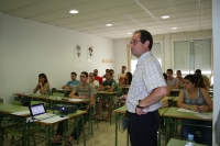 El profesor Luis Parra, durante su intervencin en los Seminarios de Lucena