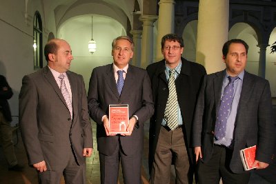 Juan Luis Rascn presenta su nuevo manual sobre la Constitucin del 78