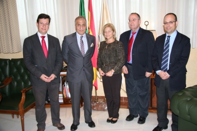 El embajador de Afganistn (el segundo por la izquierda) con los vicerrectores de la UCO Justo Castao, Carmen Galn y Juan Antonio Caballero y el director de la ORI, Antonio Ruiz.