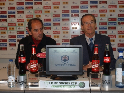 Lopez Murga (Izq) y Manuel Guilln durante la presentacin