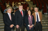 De izqda. a dcha., López Barneo, el rector, José Manuel Roldán, Teresa Roldán y Emilio Fernández