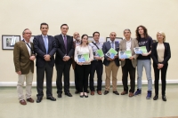 Autoridades y premiados en el certamen 'Imágenes para la ciencia UCO-2015'
