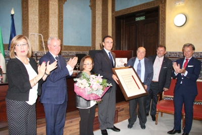 Un momento de la entrega del reconocimiento “Tabernero de Honor de Córdoba” a Juan Peña Aguilar