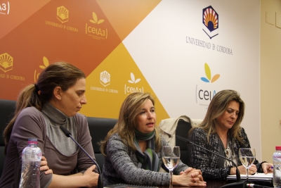 De izquierda a derecha, Lola de Toro, Rosario Mérida y Julia Romero en la rueda de prensa para presentar las actividades con motivo del 8 de marzo.
