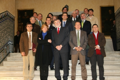 Autoridades y miembros de la Asociacin tras finalizar el acto