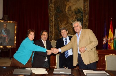 La UCO, COAG y la Diputacin de Crdoba firman un convenio para el desarrollo de la feria de muestras, Expomiel 2006- 2007.