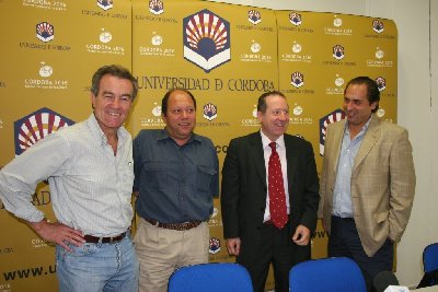Corduba 05: Prez Royo, Cano Bueno y Manuel Terol cuestionan la legitimidad de un pacto entre el PP y el PSOE sobre la reforma de los Estatutos de Autonoma
