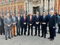Foto de familia del nuevo consejero con rectores de las Universidades andaluzas.