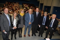 Foto de familia de autoridades asistentes a la inauguración del nuevo curso de la Cátedra de Flamencología