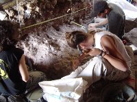 Corduba 08. Lucena. Los alumnos del curso de Arqueologa aprenden las tcnicas de excavacin en la Cueva del ngel