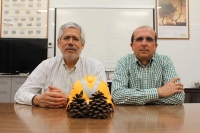 Miguel Ángel Herrera (i) y Francisco Rodríguez y Silva, en el laboratorio de su grupo de investigación en la Universidad de Córdoba