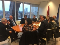 El rector y la vicerrectora de  Investigación,junto con integrantes del Comité Ejecutivo, durante una de las reuniones celebradas en Bruselas.