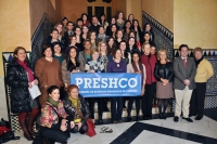Alumnos de Preshco, profesores y autoridades académicas tras finalizar el acto de recepción