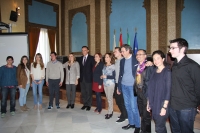 Foto de familia de premiados, autoridades e integrantes del jurado del IV Concurso contra la Violencia de Género