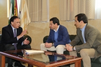 El rector conversa el Rectorado con Moreno Bonilla y  José Antonio Nieto durante su visita institucional