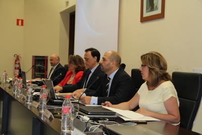 El rector e integrantes de su equipo durante la ltima sesin del Consejo de Gobierno de este curso.