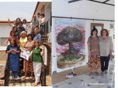 Grupo de artistas con representacin de la Ctedra Intergeneracional. A la derecha, Irene Prada con una de sus obras en ejecucin.