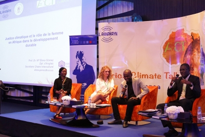 María Elena Gómez Parra (segunda por la izquierda), durante su participación en Africa Climate Talk