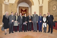 Rodríguez Neila, con el presidente, secretario y otros miembros de la Academia Andaluza de la Historia