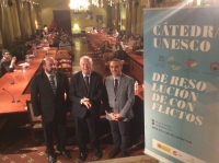 De izqda. a dcha. Manuel Torres, Miguel ngel Moratinos y Alfonso Aguilar antes del inicio de la conferencia inaugural.
