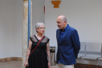 Isabel Pérez Cuenca y Joaquín Roses al inicio de la conferencia.