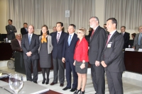 Autoridades e integrantes del patronato de Agrópolis con el comisario europeo de Agricultura