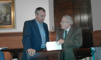 A la derecha, el profesor José María García Marín
