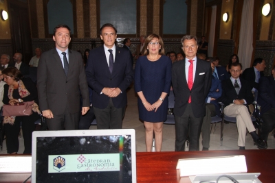 De izquierda a derecha, Ricardo Domnguez, Jos Carlos Gmez Villamandos, Julieta Mrida y Rafael Jordano