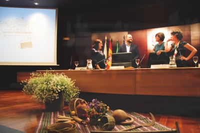 De izquierda a derecha, Mara Garca Bueno, Enrique Quesada Moraga, Amparo Pernichi Lpez y M del Carmen Cuellar Padilla, conversando antes de la inauguracin del congreso.