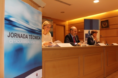 Mara Deocn, gerente de Cetaqua Andaluca; Enrique Quesada, vicerrector de Innovacin, Transferencia y Campus de Excelencia; y Carmen Tarradas, directora de la Oficina de Transferencia de Resultados de Investigacin de la Universidad de Crdoba (de izquierda a derecha)