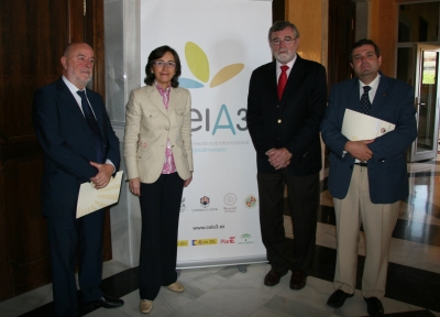 Pedro Molina, Rosa Aguilar, Jose Manuel Roldn y Francisco Martnez, tras la firma del convenio