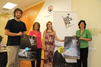 De izquierda a derecha, Pablo Rabasco, Manuela Gmez, Charo Mrida y May Silva, con el cartel anunciador de la nueva edicin de Suroscopia 