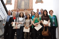 Foto de familia de premiados y autoridades universitarias