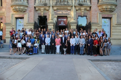 Foto de familia de autoridades, deportistas y patrocinadores 