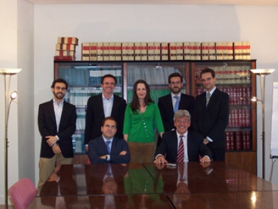 Manuel Rebollo( primero por la derecha sentado) junto a su grupo de investigacin
