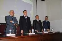 De izquierda a derecha, José María Casado, José Carlos Gómez, Rogelio Pérez-Bustamante y Antonio Bueno, en pie, durante los acordes del himno europeo al término del acto.