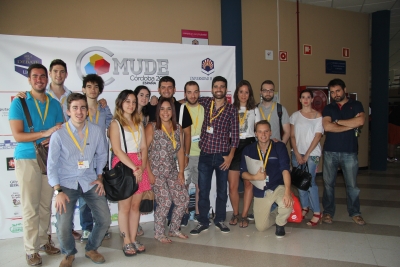 Miembros de los equipos de la Universidad de Crdoba, momentos antes del primer debate del mundial.