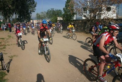 Mas de cien ciclistas tomaron parte en el Trofeo Rector de bicicleta de montaa.