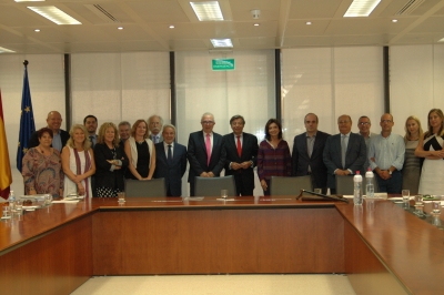 El consejero de Economa junto a los miembros del Pleno de los Consejos Sociales de las Universidades andaluzas.