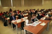 Los representantes de las empresas durante la seleccin de los estudiantes beneficiados con sus becas